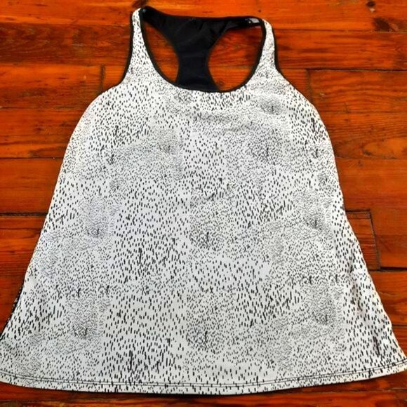 Fabletics Unlined Preformance Tank in Eiffel Print - Picture 1 of 3